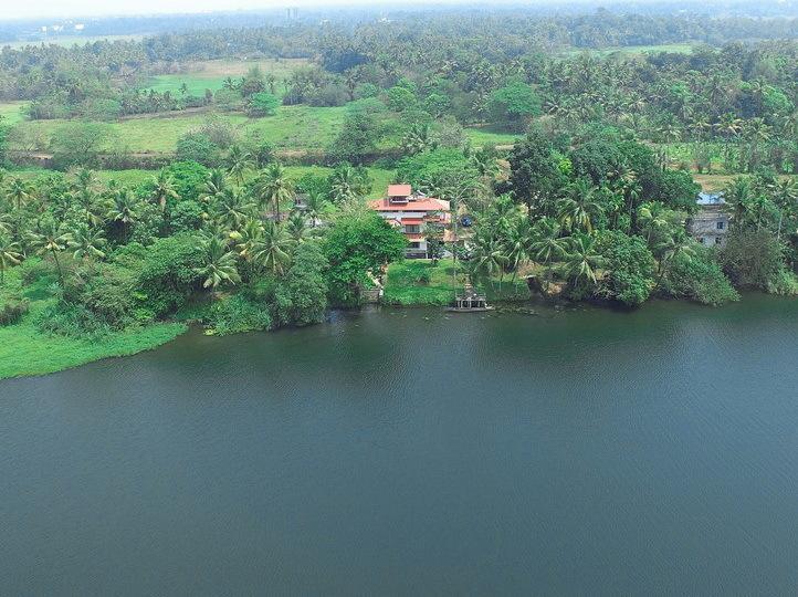 Bed and Breakfast Pearl Spot Недумбассери Экстерьер фото