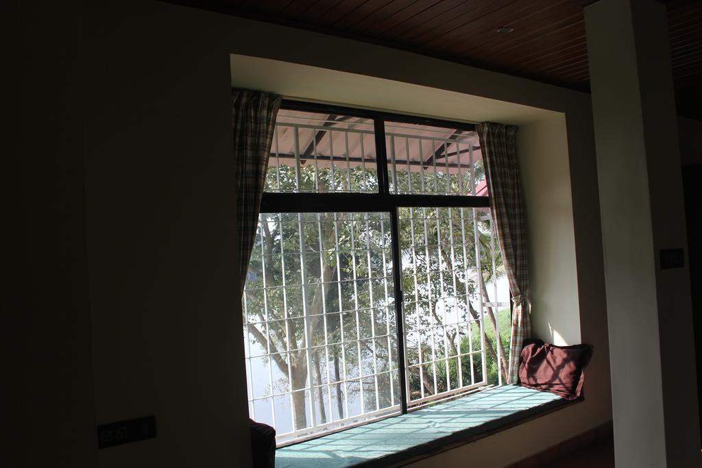 Bed and Breakfast Pearl Spot Недумбассери Номер фото