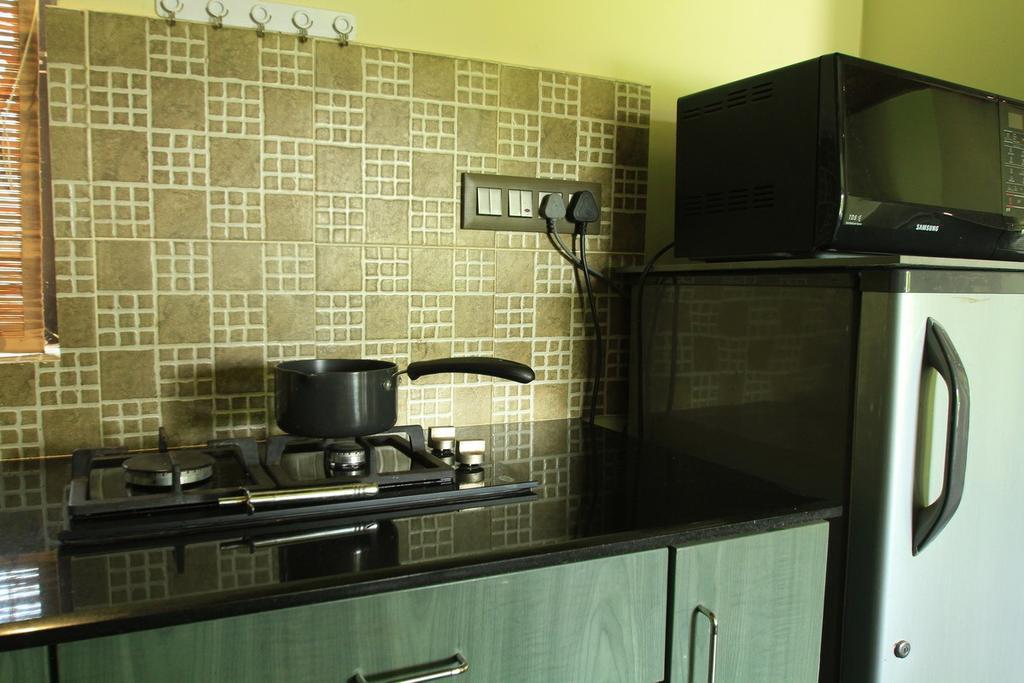 Bed and Breakfast Pearl Spot Недумбассери Экстерьер фото