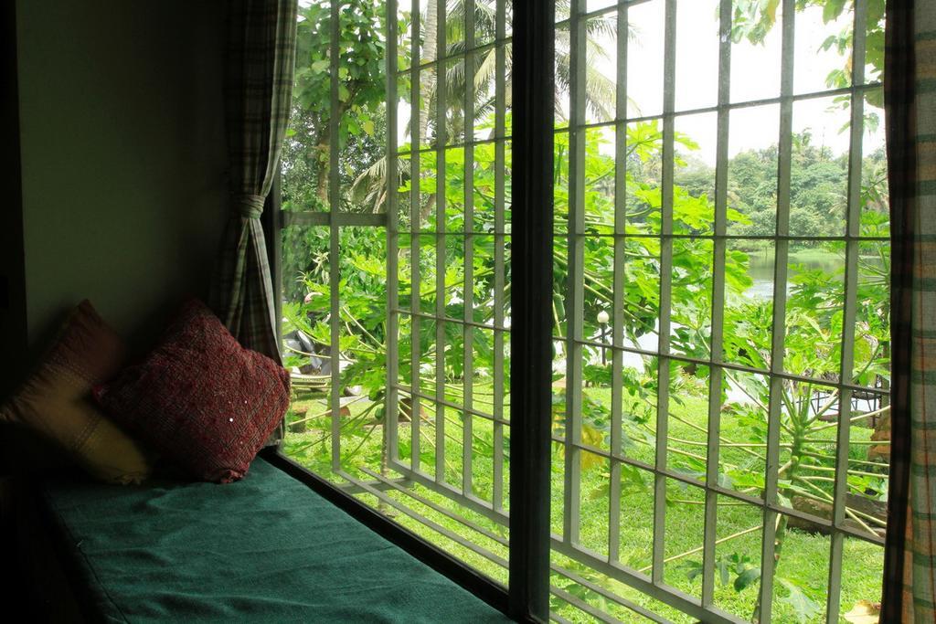 Bed and Breakfast Pearl Spot Недумбассери Экстерьер фото